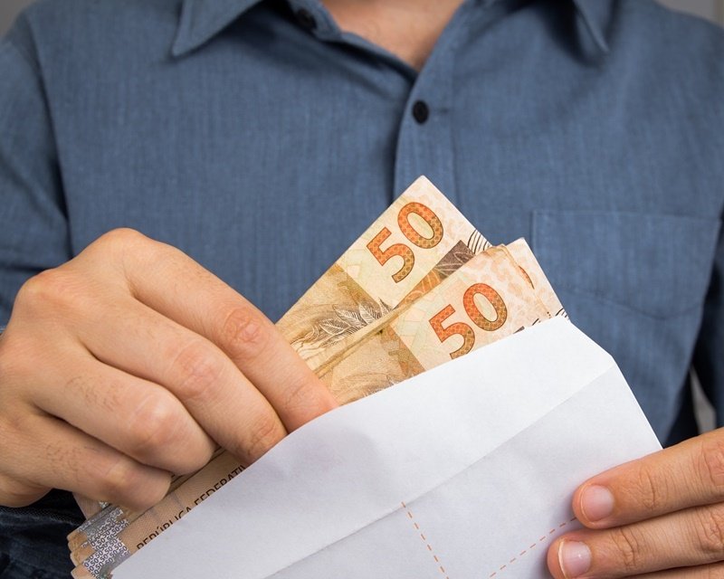 Como sair das dívidas com o método dos envelopes